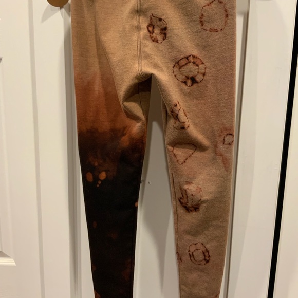 Reverse Bleach hand dyed leggings - Picture 6 of 13